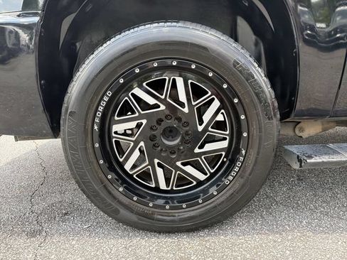 Used 2011 Chevrolet Suburban LTZ RWD image 17
