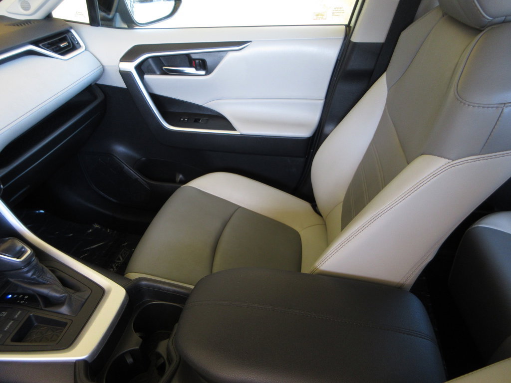 Used 2019 Toyota RAV4 XLE Premium w/ Cold Weather Package FWD image 24