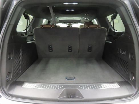 Used 2024 Chevrolet Suburban High Country image 40