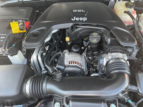 Used 2021 Jeep Gladiator Sport AWD/4WD image 25