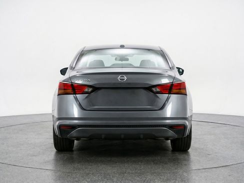 Used 2025 Nissan Altima 2.5 SV FWD image 7