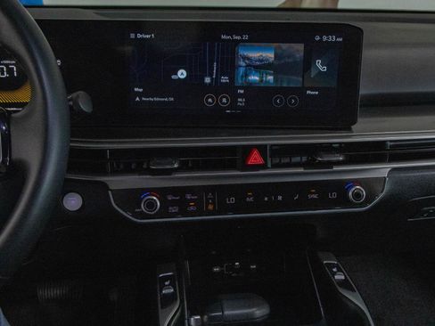 New 2025 Kia Sorento S w/ Panoramic Sunroof Package image 4