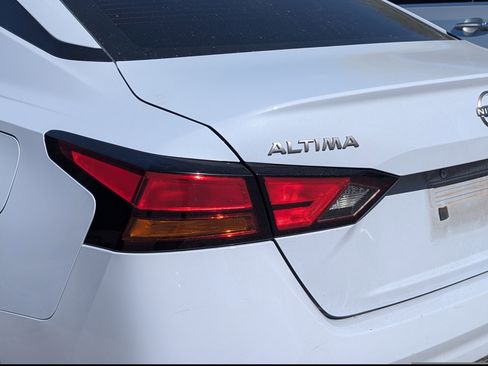 Used 2024 Nissan Altima 2.5 SR w/ SR Premium Package image 14