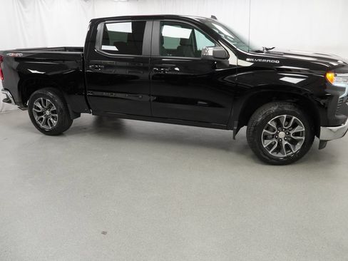 Used 2024 Chevrolet Silverado 1500 LT AWD/4WD image 6