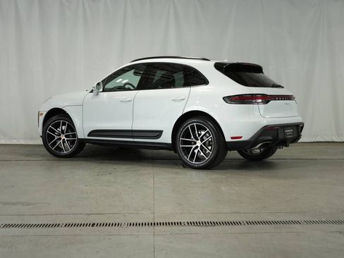 Certified 2025 Porsche Macan AWD/4WD image 3