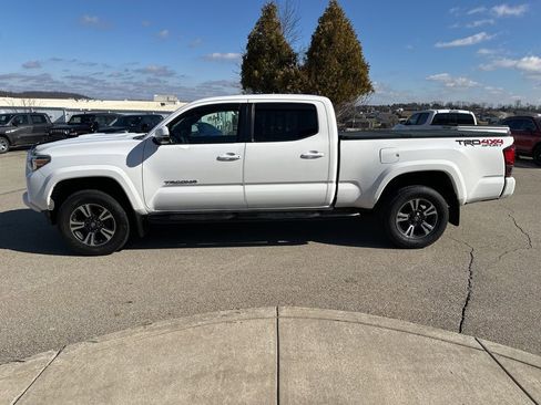 Used 2018 Toyota Tacoma TRD Sport image 5