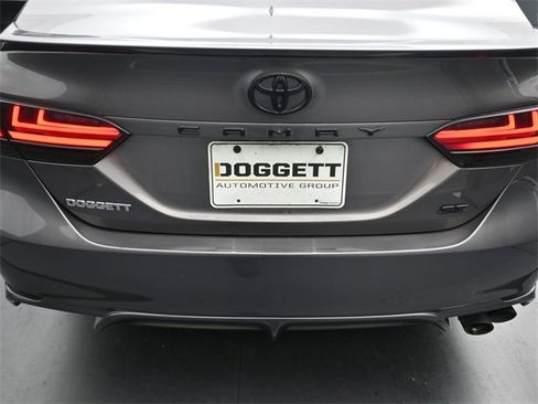 Used 2022 Toyota Camry SE image 12