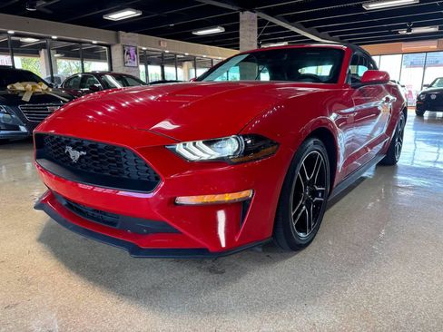 Used 2023 Ford Mustang Convertible RWD image 3