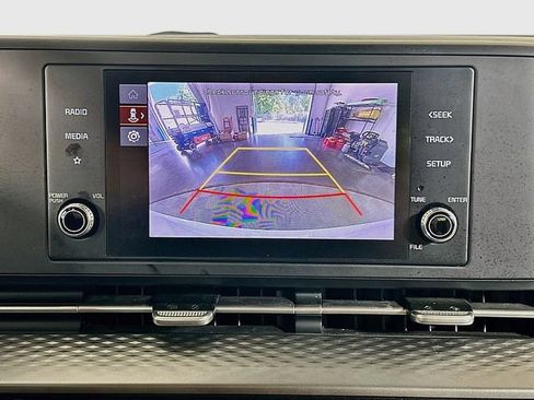 Used 2023 Kia Carnival LX FWD image 15
