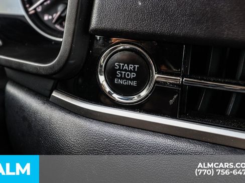 Used 2023 Mitsubishi Outlander SE image 34