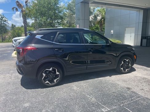 Used 2024 Kia Seltos EX FWD image 3