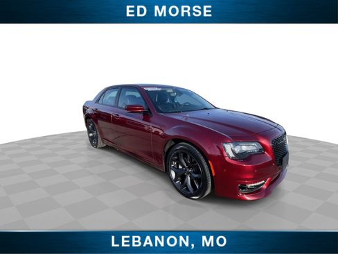 Used 2023 Chrysler 300 Touring L image 2