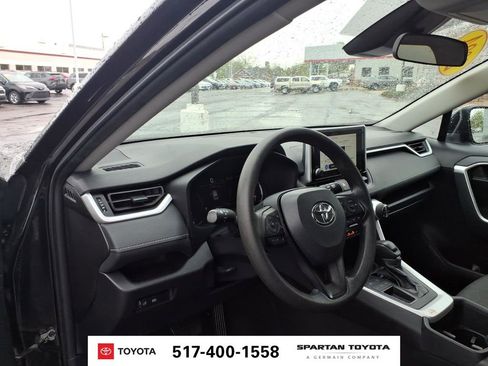 Used 2024 Toyota RAV4 XLE FWD image 15