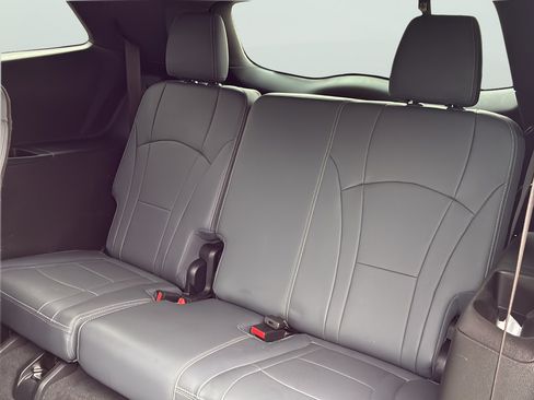 Used 2023 Buick Enclave Essence w/ Experience Buick Package FWD image 29