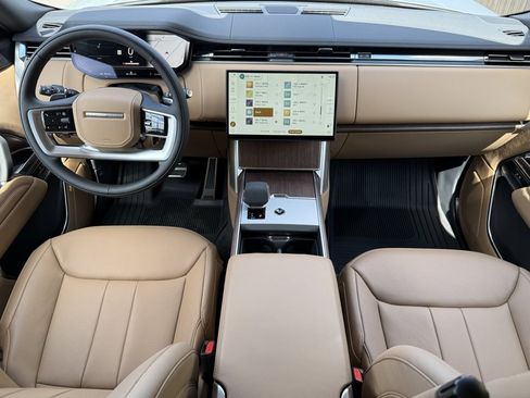 New 2025 Land Rover Range Rover SE image 17