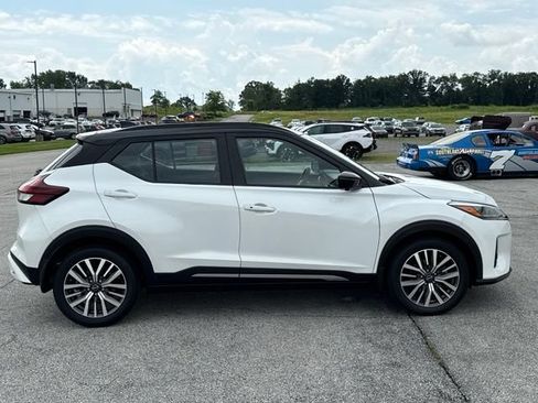 Certified 2023 Nissan Kicks SR FWD image 8