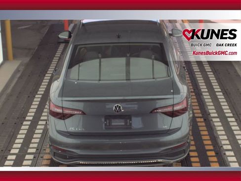 Used 2024 Volkswagen Jetta SE image 17