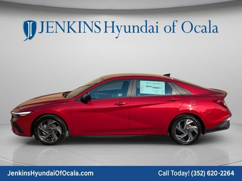 Certified 2025 Hyundai Elantra SEL image 6