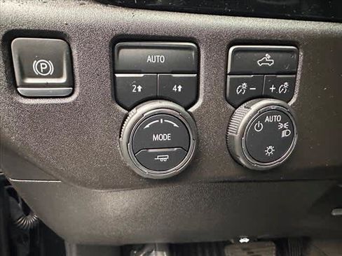 Used 2025 Chevrolet Silverado 1500 LT AWD/4WD image 19