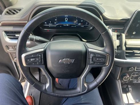 Used 2022 Chevrolet Suburban Z71 w/ Luxury Package AWD/4WD image 5