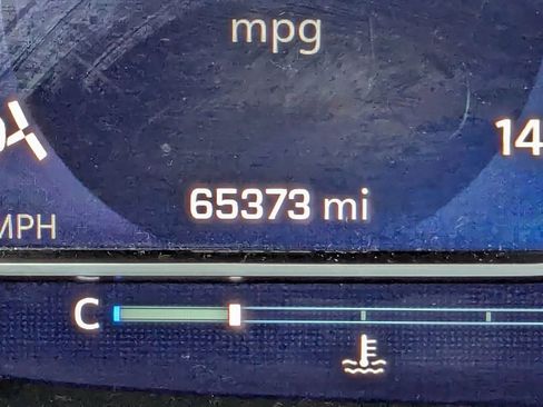 Used 2024 Chevrolet Suburban LT image 31