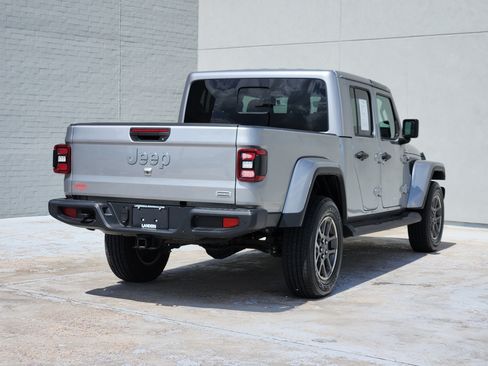 Used 2020 Jeep Gladiator Overland AWD/4WD image 8