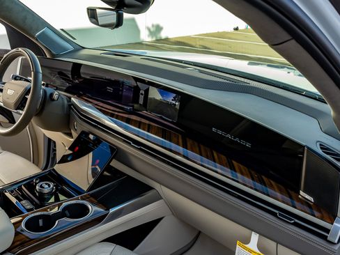 Used 2026 Cadillac Escalade Platinum Sport w/ LPO, ONYX Package image 28