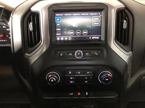 Used 2020 Chevrolet Silverado 1500 Custom w/ Custom Value Package AWD/4WD image 16
