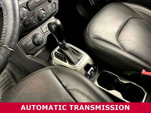 Used 2019 Jeep Renegade Limited w/ LED Lighting Group AWD/4WD image 17
