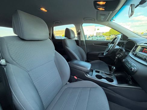 Used 2017 Kia Sorento L FWD image 19