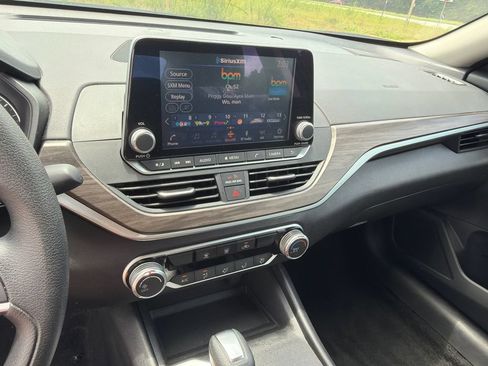 Used 2025 Nissan Altima 2.5 SV FWD image 28