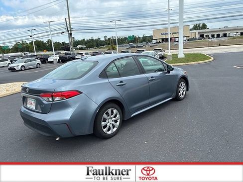 Certified 2025 Toyota Corolla LE FWD image 9