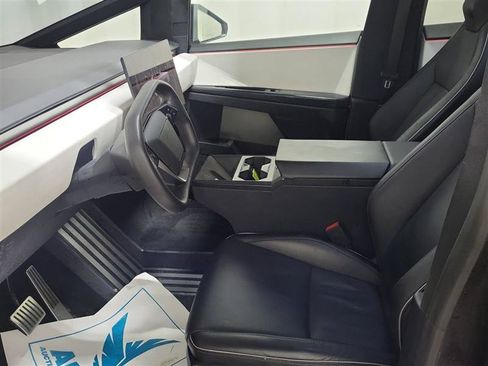 Used 2024 Tesla Cybertruck AWD Crew Cab image 5