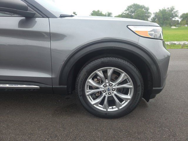 Used 2023 Ford Explorer XLT w/ Equipment Group 202A AWD/4WD image 4