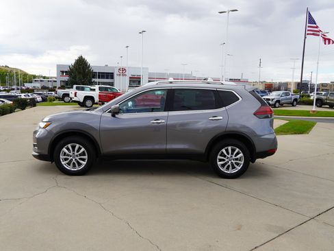 Used 2020 Nissan Rogue SV image 5