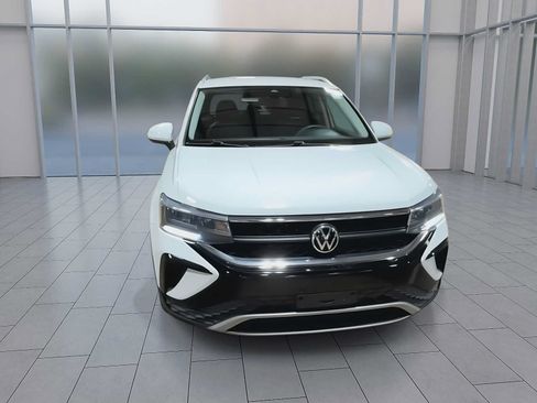 Used 2022 Volkswagen Taos SE AWD/4WD image 3
