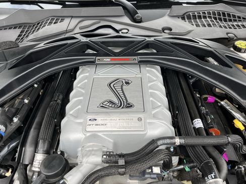 Used 2022 Ford Mustang Shelby GT500 w/ Technology Package RWD image 10