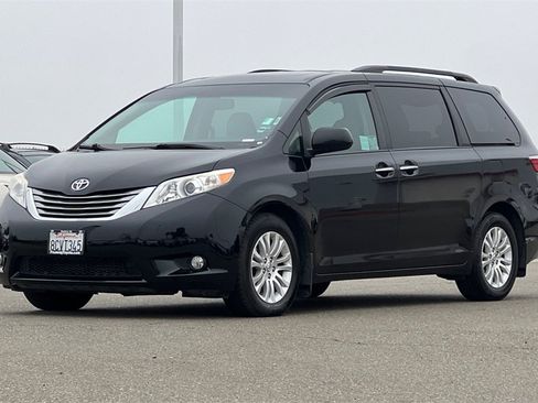 Certified 2017 Toyota Sienna XLE w/ XLE Navigation Package image 10
