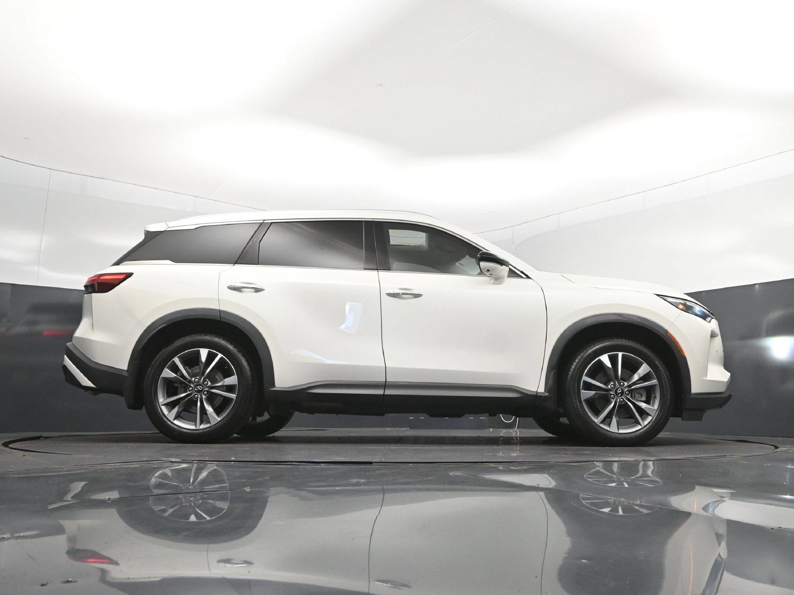 Certified 2023 INFINITI QX60 Luxe w/ Vision Package AWD/4WD image 44