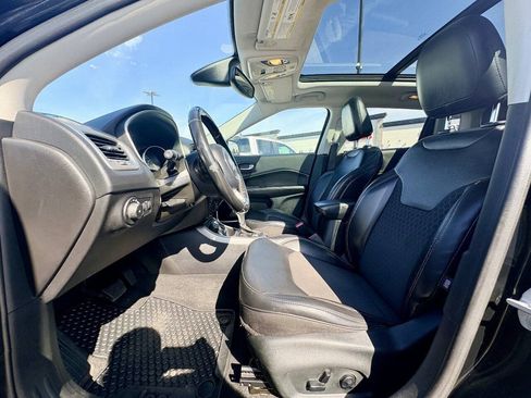 Used 2019 Jeep Compass Latitude w/ Popular Equipment Group AWD/4WD image 10