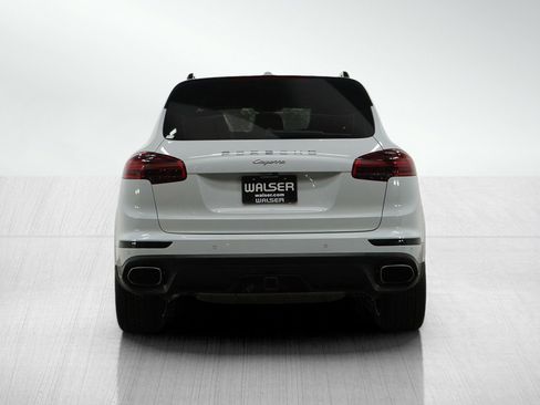 Used 2017 Porsche Cayenne Platinum Edition image 4