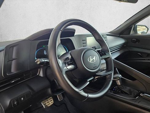 Used 2025 Hyundai Elantra Sport FWD image 9