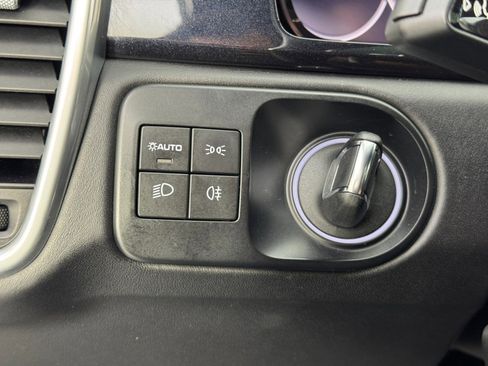 Used 2022 Porsche Cayenne Turbo image 19