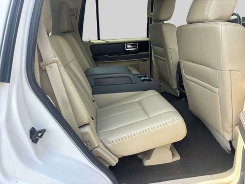 Used 2017 Lincoln Navigator Reserve AWD/4WD image 18