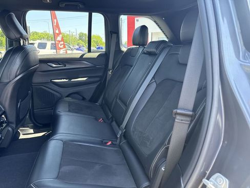 Used 2023 Jeep Grand Cherokee Altitude AWD/4WD image 20