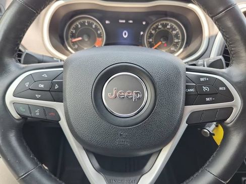 Used 2015 Jeep Cherokee Trailhawk w/ Cold Weather Group AWD/4WD image 9