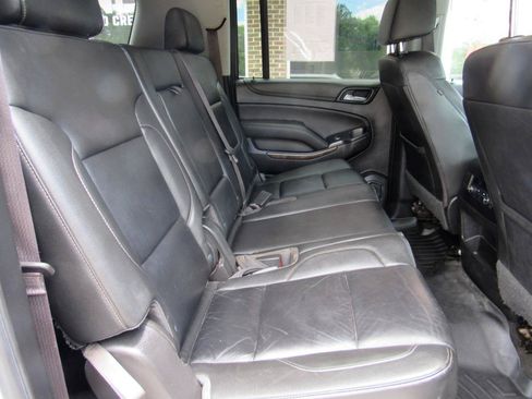 Used 2017 Chevrolet Suburban LT RWD image 33