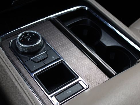 Used 2022 Ford Expedition Limited image 22