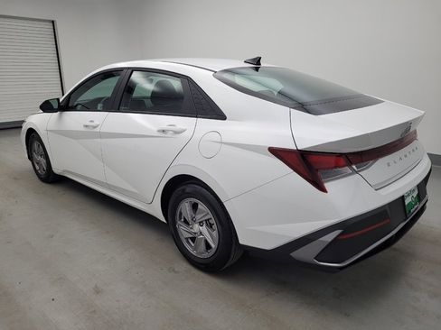 Used 2024 Hyundai Elantra SE FWD image 3