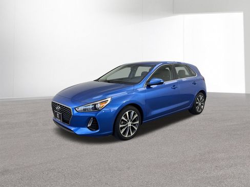 Used 2018 Hyundai Elantra GT FWD image 2